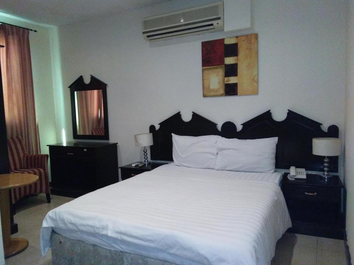 Bahrain Plaza Hotel 麦纳麦 外观 照片